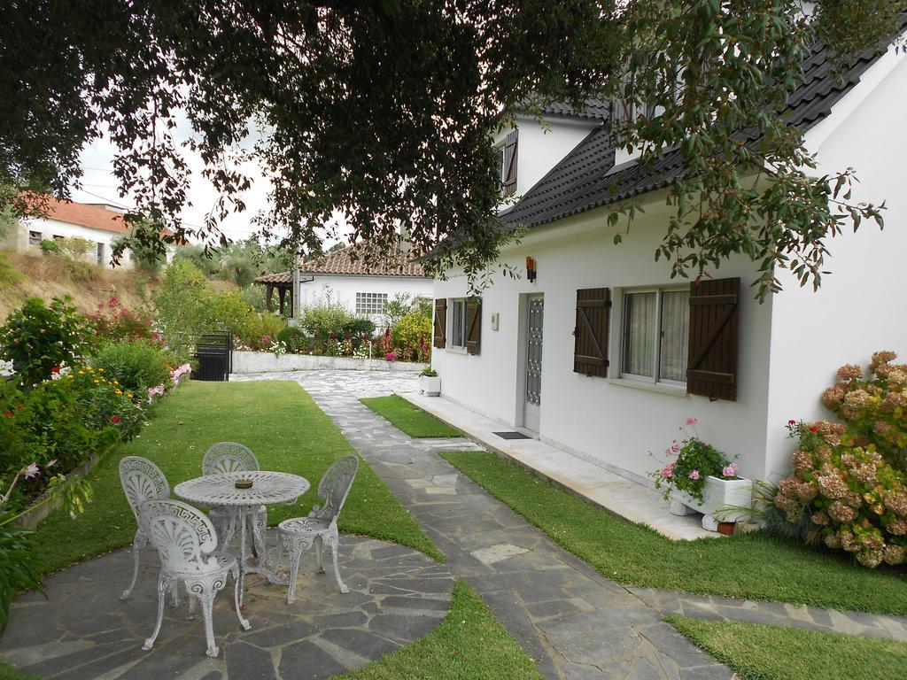 Casa Da Costureira Guest House Olival Екстериор снимка